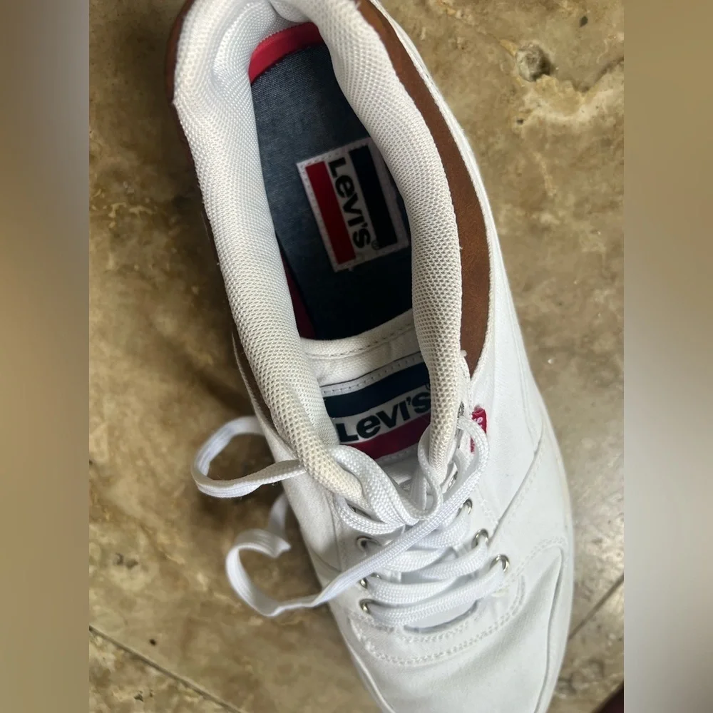 Levi’s Carter men’s sneakers very good condition size 13